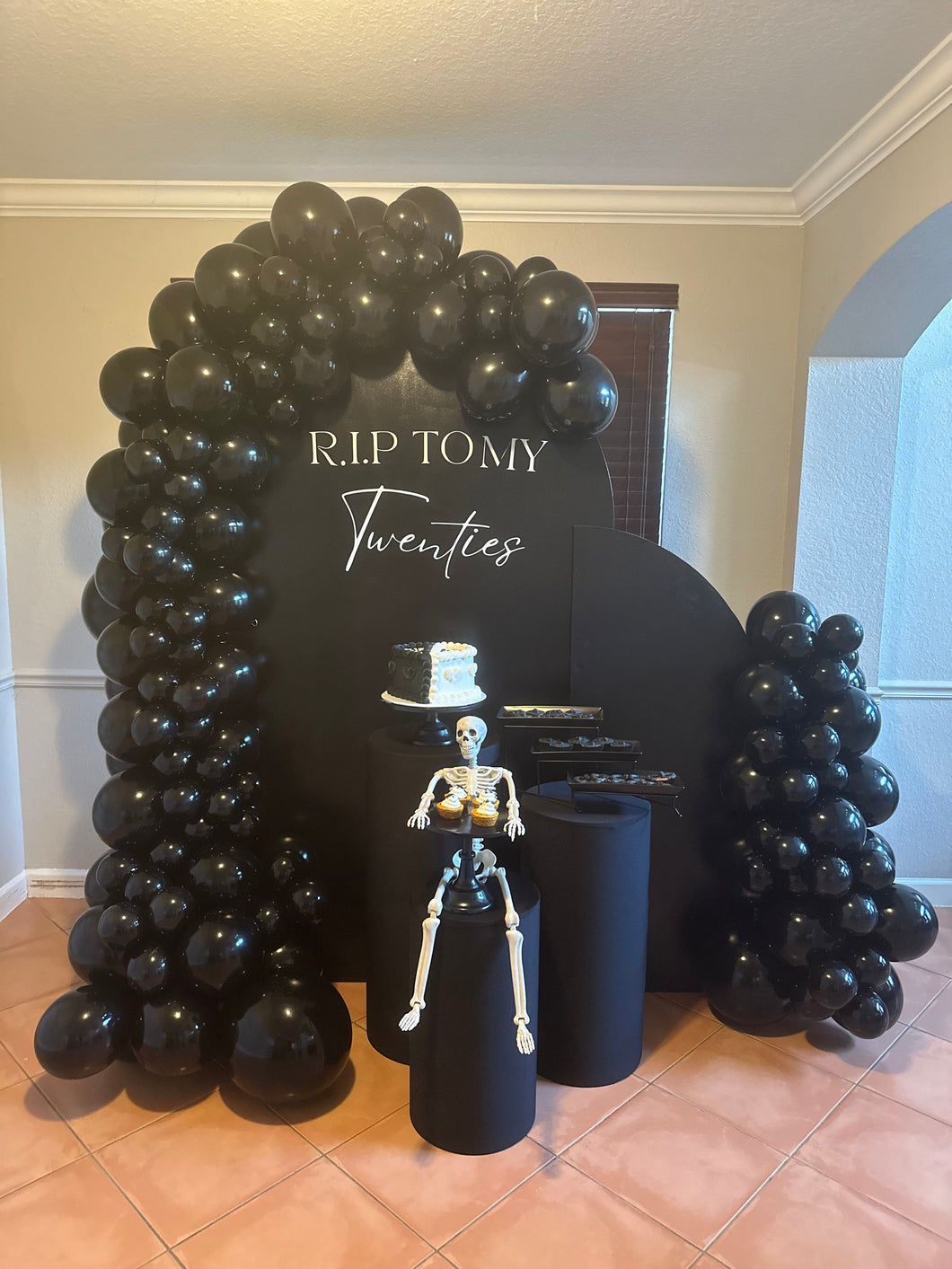 Deluxe Balloon Arch – The Ultimate Showstopper for Any Event